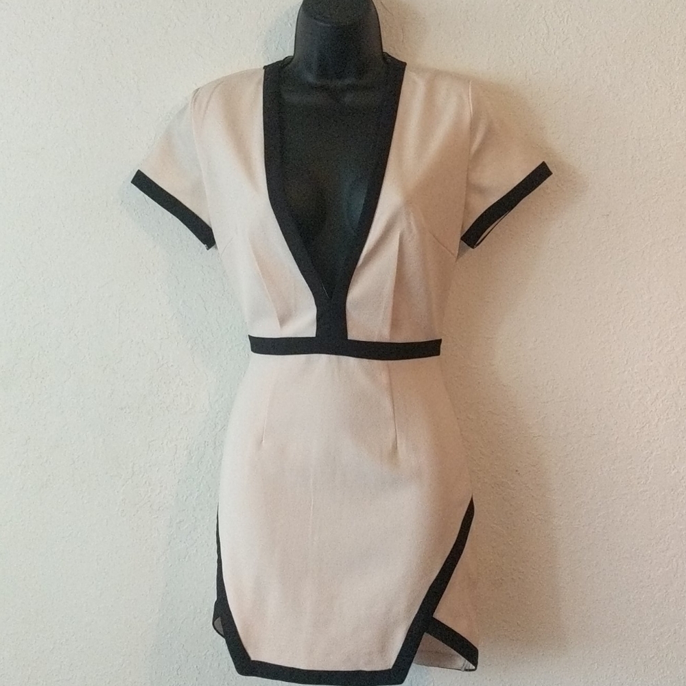 MISSGUIDED  DEEP V-NECK MINI DRESS